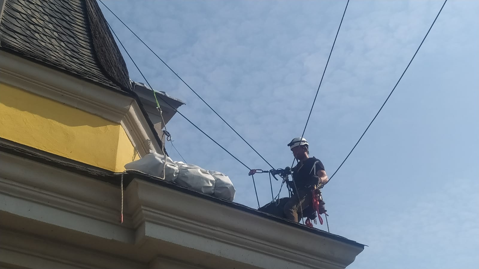 Qualifizierter Höhenarbeiter im Zwei-Seil-System nach DGUV und TRBS 2121-3 mit geprüfter PSAgA